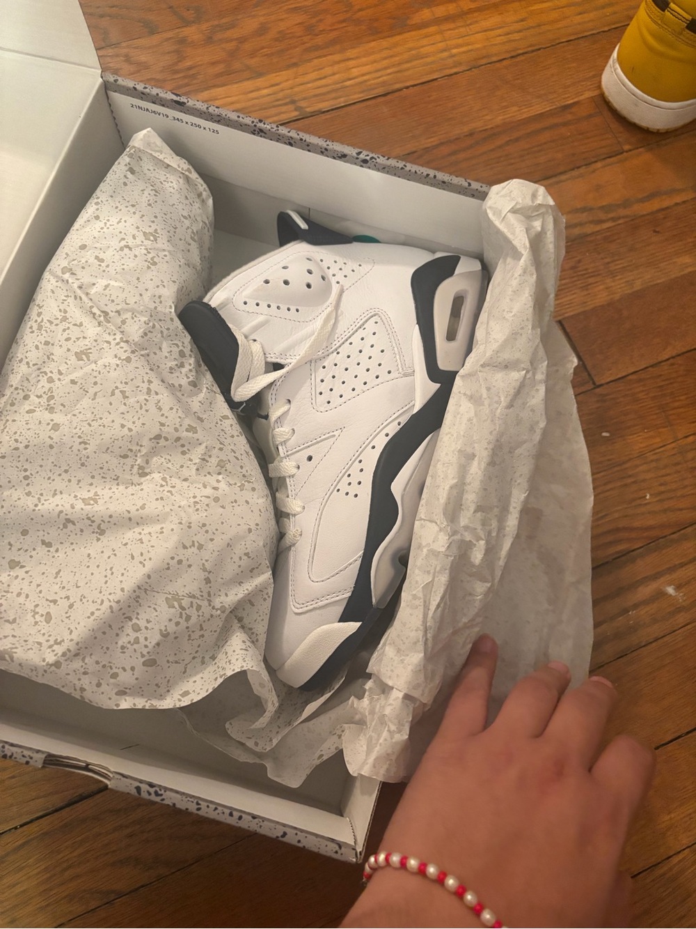 Air jordan 6 midnight navy size 8.5 worn once. Great condition.